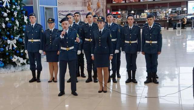 У міжнародних аеропортах України вшанували захисників Донецького аеропорту_11