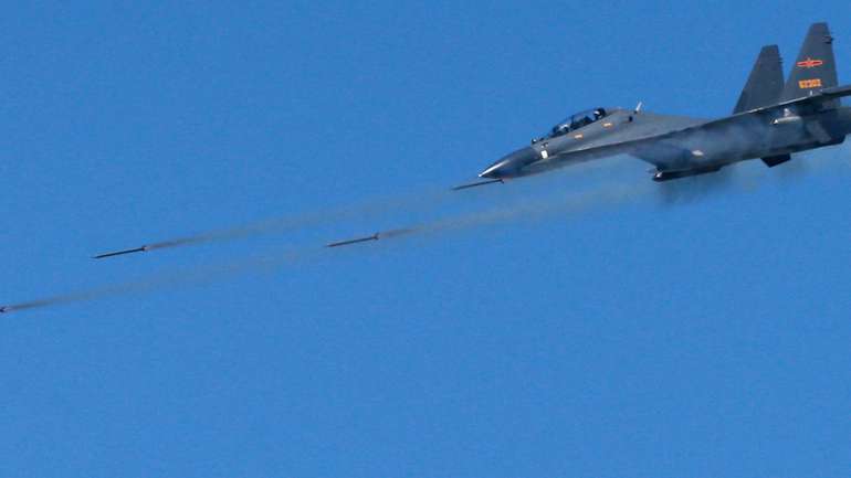 Тайвань заявив про вторгнення бойових літаків Китаю до його повітряного простору