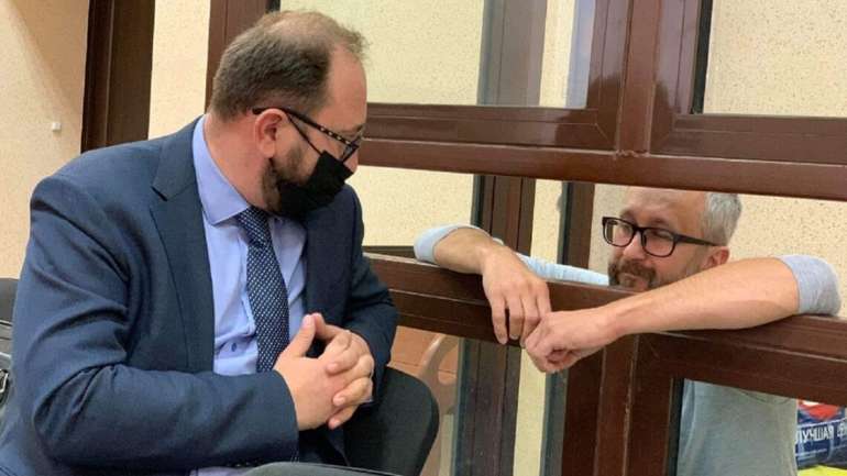 Заступник голови Меджлісу кримськотатарського народу Нариман Джелялов та адвокат Микола Полозов