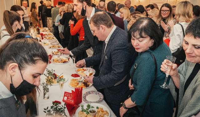 Коронавірусний бенкет у колишній хоральній синагозі Полтави_1