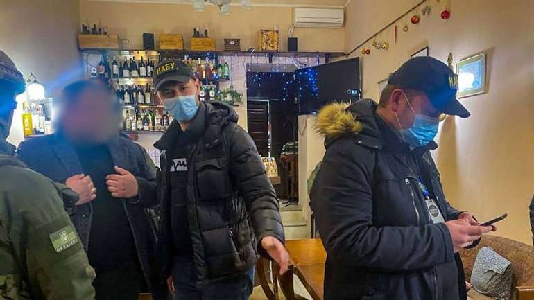 "Слугу народу" Кузьміних затримали