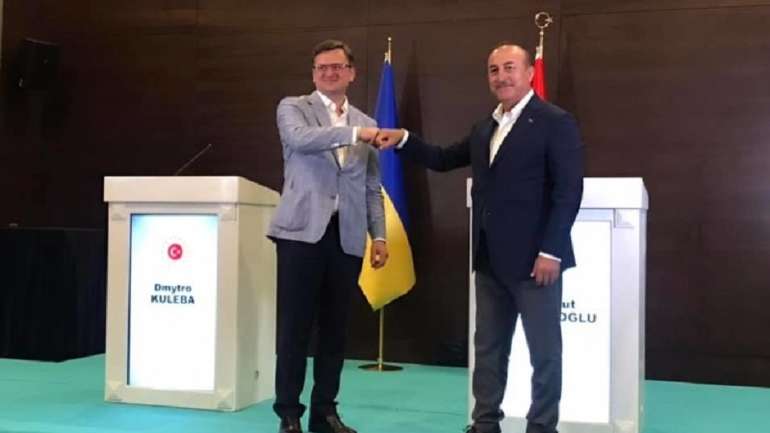 Голова МЗС Туреччини: Анкара всіляко сприятиме настанню миру в Україні