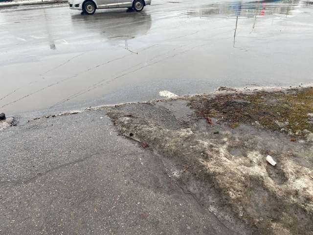 Сніг тане, а вулиці тонуть