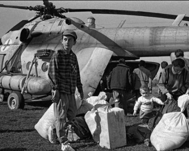 Українські гелікоптери допомагають евакуйовувати грузинських біженців. Осінь 1993 рі