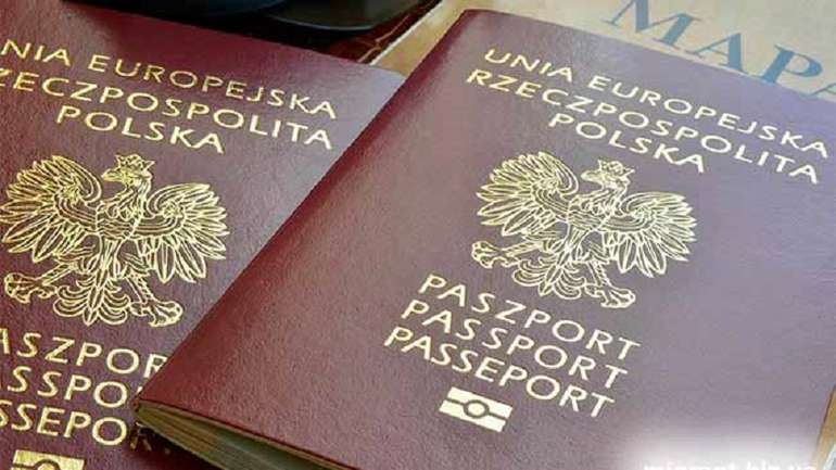 Польща планує спростити надання громадянства українським заробітчанам
