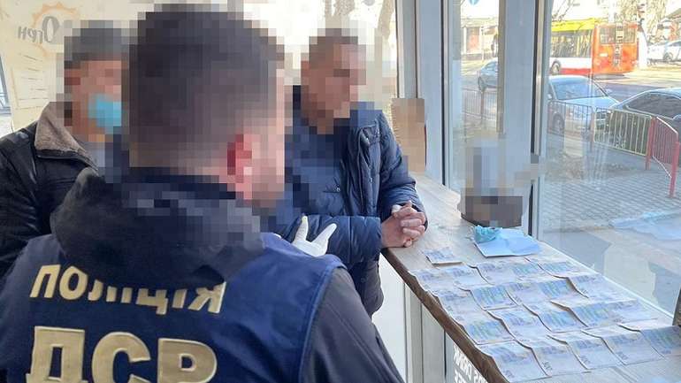 Податківців-хабарників затримали в Одеській області