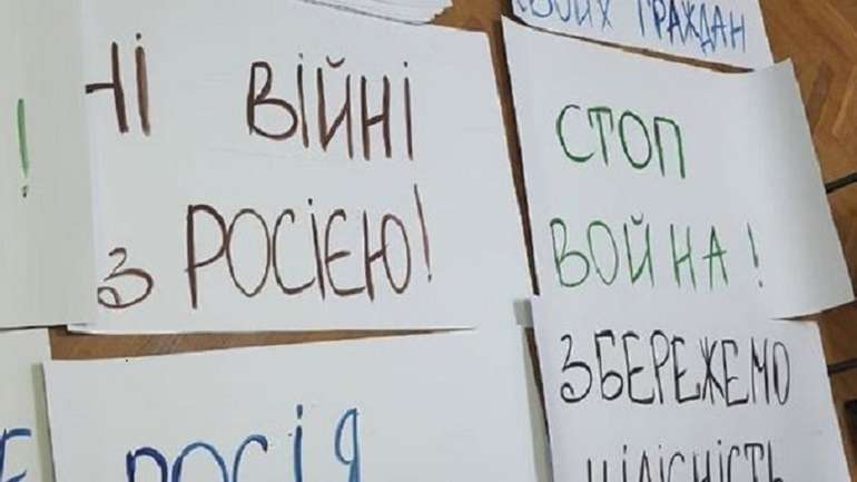 Проведено обшуки у підозрюваних в організації платних промосковських мітингів