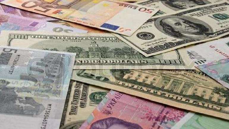 Новий тиждень розпочався з «валютного стрибка» в Україні