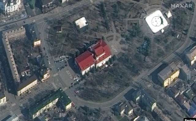 Супутниковий знімок Драматичного театру у Маріуполі, 14 березня 2022 року