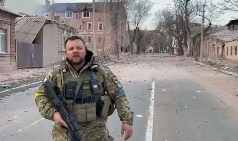 Маріуполю важко, але він дає бій загарбнику, – захисник міста Михайло Вершинін