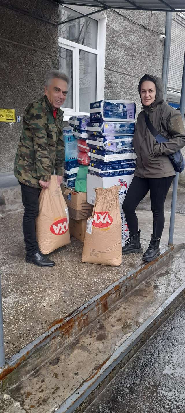 Коли країна потребує допомоги - об'єднуються представники різних національностей та віросповідань._15