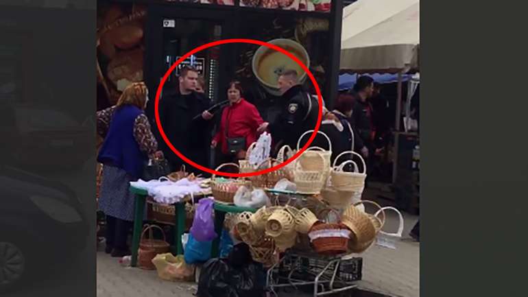 Закарпатська поліція наводить жах на вуличних торговців