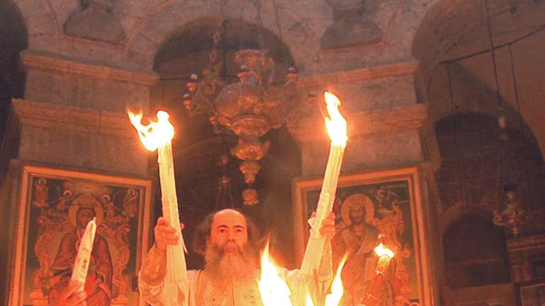 Звідки береться благодатний вогонь?