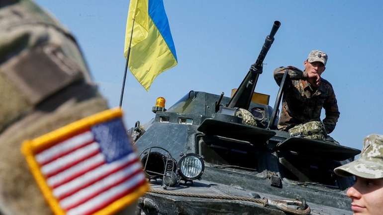 НАТО має негайно ввести контингент на Захід України, – Філіп Брідлав
