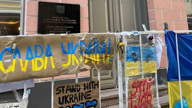 Посольство країни-агресора у Таллінні перетворено на місце публічної ганьби