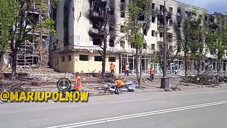 Маріупольці вимушені виживати, працюючи на окупанта за їжу, – Вадим Бойченко