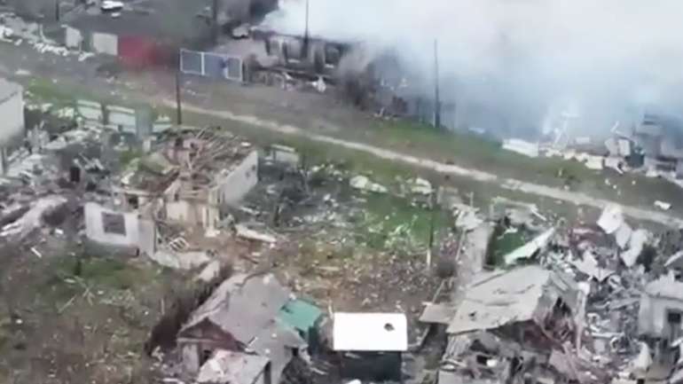 Одне зі зруйнованих росіянами селищ Луганщини (5.V.2022)