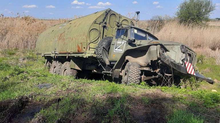 Розбита колона російської військової техніки під Чугуєвом у Харківській області