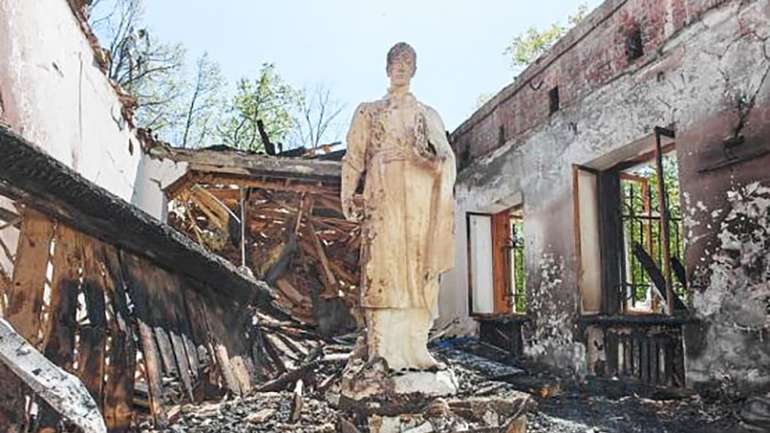 Розбомблений Музей Сковороди: росіяни бояться українського буття