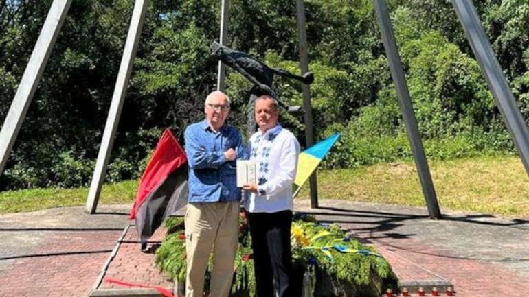 Професор Йосип Лось та меценат Юрій Доскіч