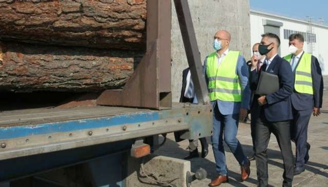 Глава уряду Шмигаль перейнявся проблемами деревообробного бізнесу Леоніда Юрушева 