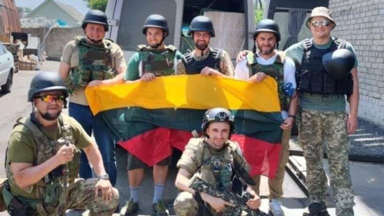 Литовці передали українським армійцям броньовані авто і дрони, – очільник Луганської ОВА