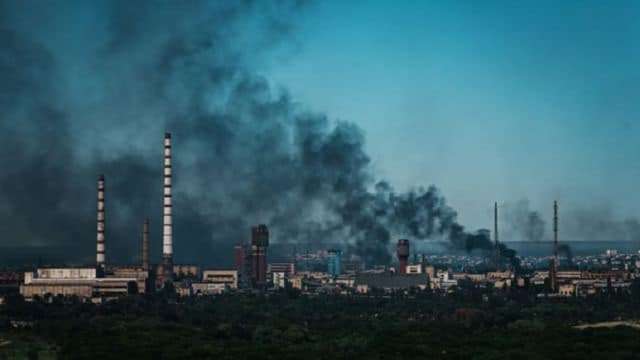 Окупанти планують запустити зруйнований завод «Азот» на Луганщині_1