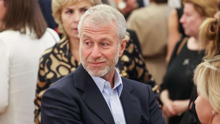 Абрамович підтримує російську оборонку, хоча Зеленський і Арахамія стверджують протилежне