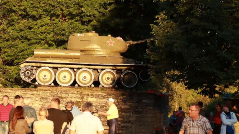 радянський танк у Нарві - місті з найбільшою в Естонії російськомовною громадою