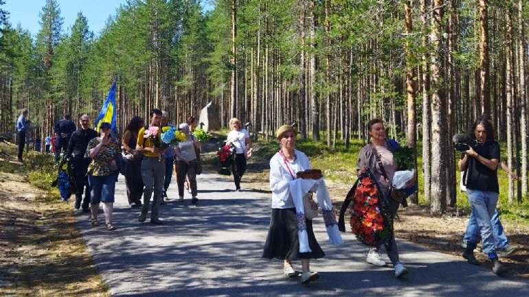 Українські стяги підняли у карельському урочищі Сандармох