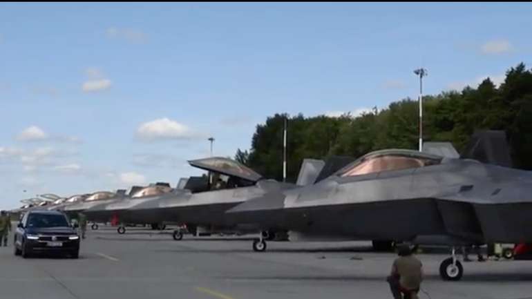 США перекинули до Польщі групу винищувачів F-22 Raptor