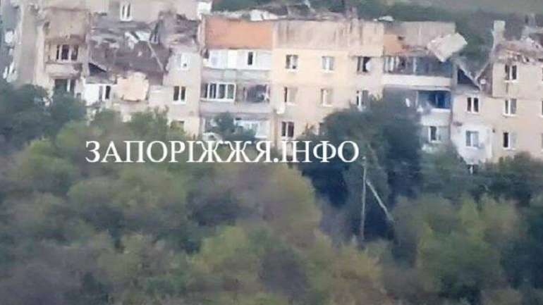 Російські терористи поцілили з артилерії у житловий будинок на Запоріжжі