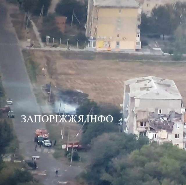 Російські терористи поцілили з артилерії у житловий будинок на Запоріжжі_2