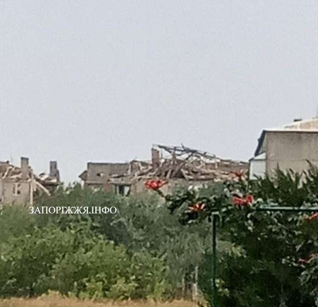 Російські терористи поцілили з артилерії у житловий будинок на Запоріжжі_3