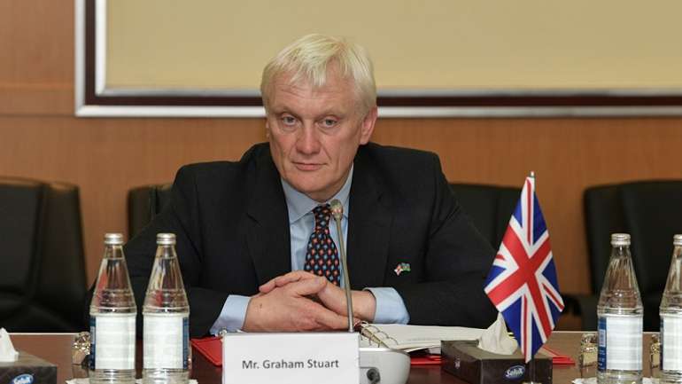 Ми маємо допомогти Україні перемогти, – британський міністр із питань Європи Стюарт