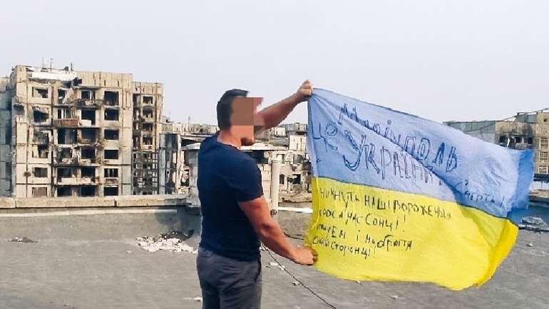 Над Маріуполем знову замайорів український прапор