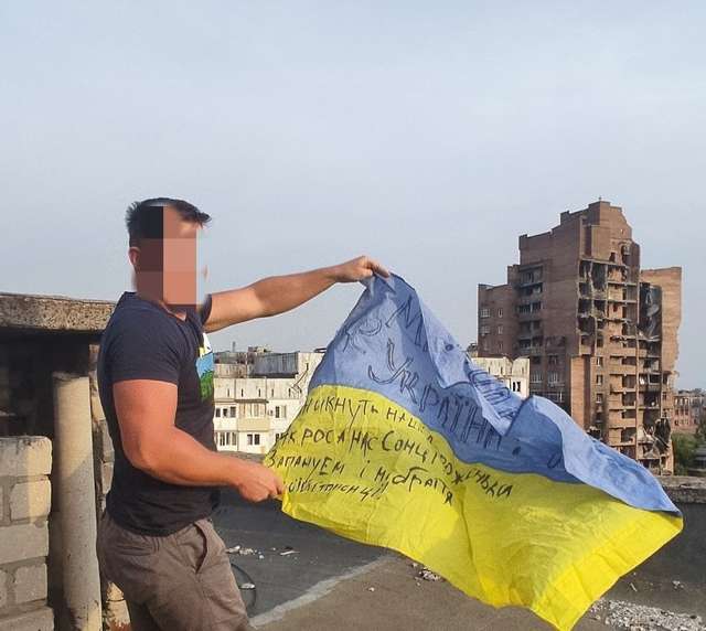 Над Маріуполем знову замайорів український прапор_1