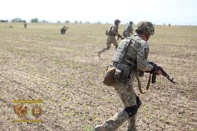 Українські морпіхи показали, як вчаться здійснювати наступ_5