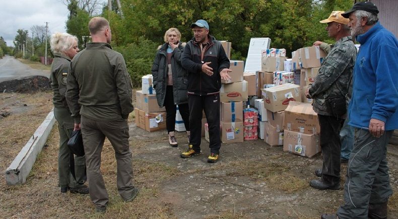 Нацгвардійці привезли гумдопомогу у звільнене село на Київщині | Новини  Останній Бастіон