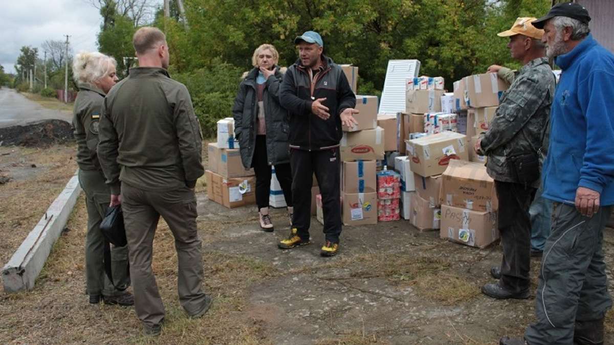 Нацгвардійці привезли гумдопомогу у звільнене село на Київщині | Новини  Останній Бастіон