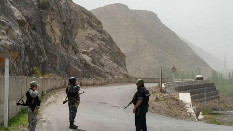 На кордоні Киргизстану та Таджикистану почалися збройні сутички
