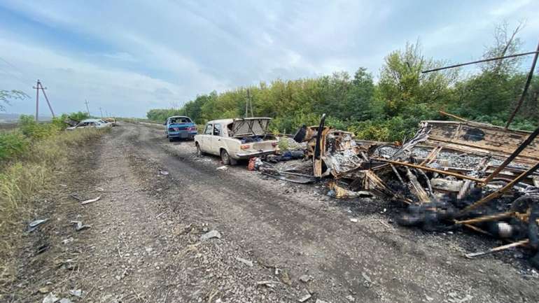 Росіяни розстріляли колону автівок із цивільними на Харківщині