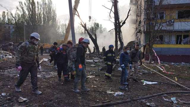 Вночі окупанти завдали ракетних ударів по Запоріжжю. Загинуло 17 людей._3