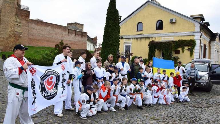 Юні патріоти-каратисти придбали позашляховик для прикордонників