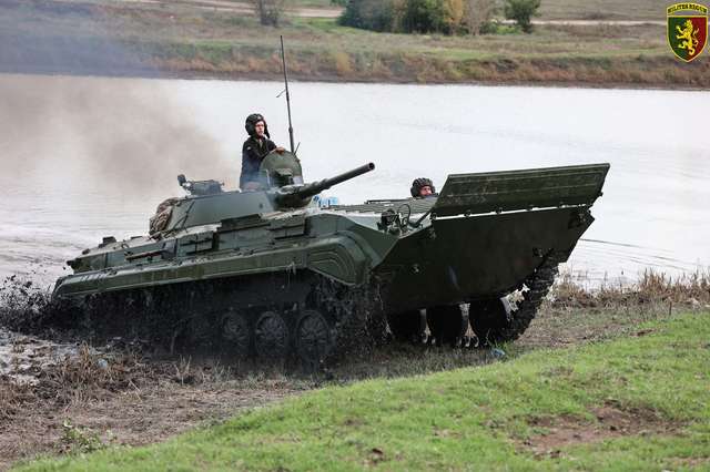 24 бригада імені короля Данила показала, як форсує водні перешкоди_9