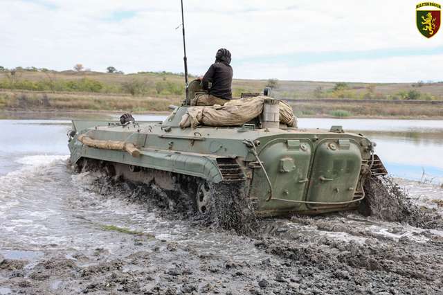 24 бригада імені короля Данила показала, як форсує водні перешкоди_7