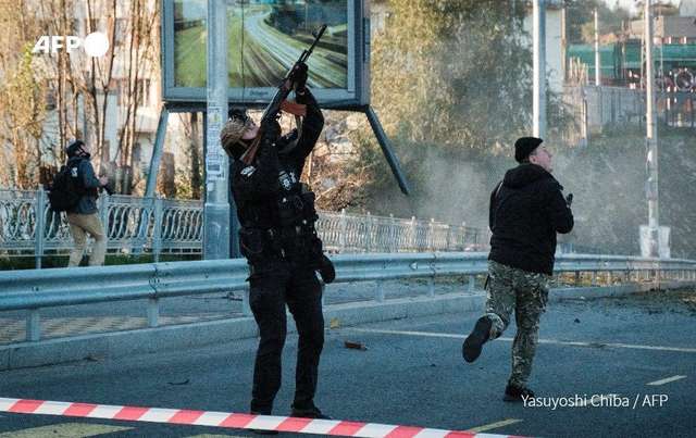 Журналіст зафіксував атаку іранського дрону на Київ_4