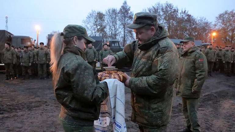 Білорусь зустрічає окупантів хлібом-сіллю