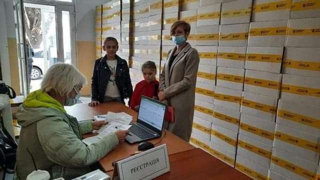 Переселенці з Луганщини отримують гумдопомогу на Полтавщині_3