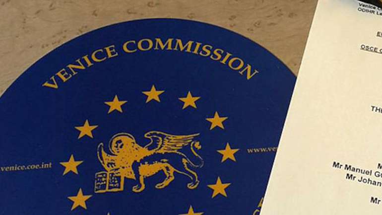 Навіть Венеційська комісія вже обґрунтовує свої висновки політичною доцільністю